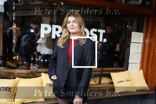 Amsterdam 20 april 2023
Prinses Eloise van Oranje onderweg naar feestje van blad de Linda in een cafe in het centrum van Amsterdam waar een bier gepresenteerd wordt.