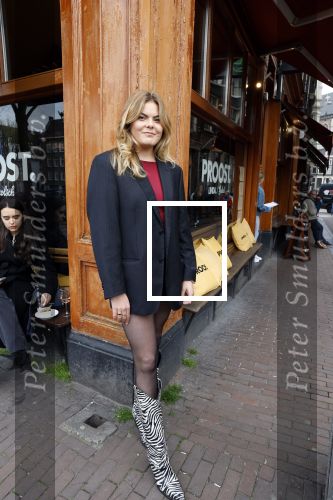 Amsterdam 20 april 2023
Prinses Eloise van Oranje onderweg naar feestje van blad de Linda in een cafe in het centrum van Amsterdam waar een bier gepresenteerd wordt.