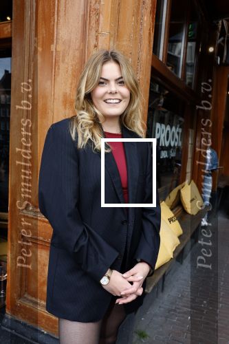 Amsterdam 20 april 2023
Prinses Eloise van Oranje onderweg naar feestje van blad de Linda in een cafe in het centrum van Amsterdam waar een bier gepresenteerd wordt.