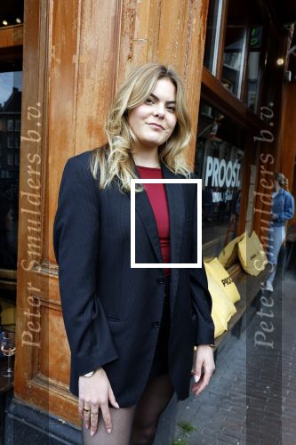 Amsterdam 20 april 2023
Prinses Eloise van Oranje onderweg naar feestje van blad de Linda in een cafe in het centrum van Amsterdam waar een bier gepresenteerd wordt.
