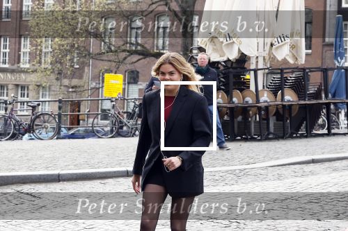 Amsterdam 20 april 2023
Prinses Eloise van Oranje onderweg naar feestje van blad de Linda in een cafe in het centrum van Amsterdam waar een bier gepresenteerd wordt.