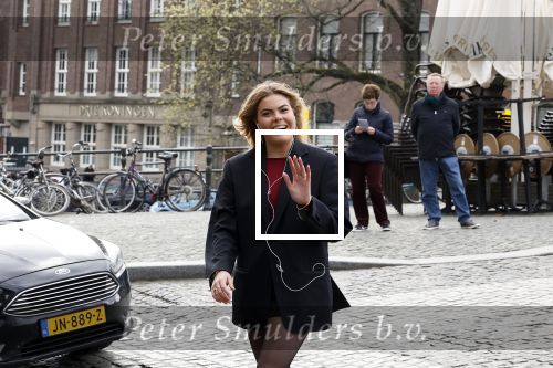 Amsterdam 20 april 2023
Prinses Eloise van Oranje onderweg naar feestje van blad de Linda in een cafe in het centrum van Amsterdam waar een bier gepresenteerd wordt.