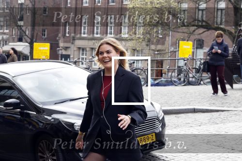 Amsterdam 20 april 2023
Prinses Eloise van Oranje onderweg naar feestje van blad de Linda in een cafe in het centrum van Amsterdam waar een bier gepresenteerd wordt.