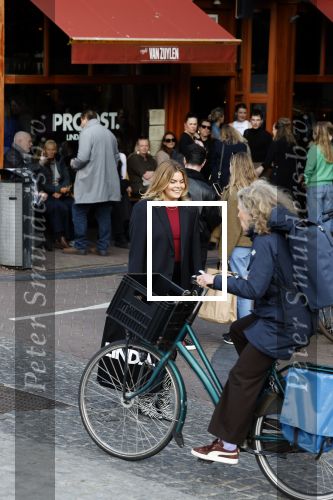 Amsterdam 20 april 2023
Prinses Eloise van Oranje onderweg naar feestje van blad de Linda in een cafe in het centrum van Amsterdam waar een bier gepresenteerd wordt.
