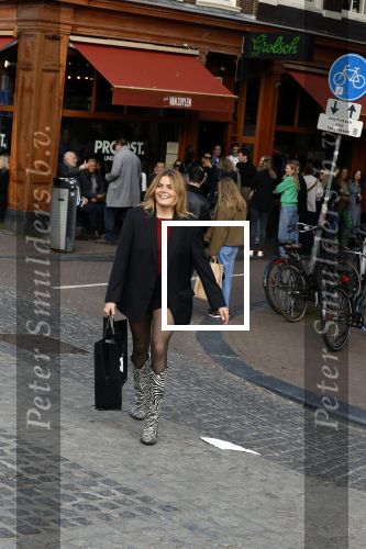 Amsterdam 20 april 2023
Prinses Eloise van Oranje onderweg naar feestje van blad de Linda in een cafe in het centrum van Amsterdam waar een bier gepresenteerd wordt.