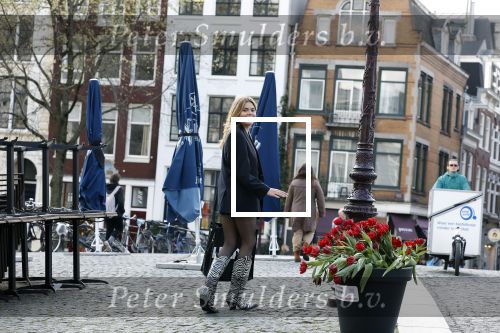 Amsterdam 20 april 2023
Prinses Eloise van Oranje onderweg naar feestje van blad de Linda in een cafe in het centrum van Amsterdam waar een bier gepresenteerd wordt.