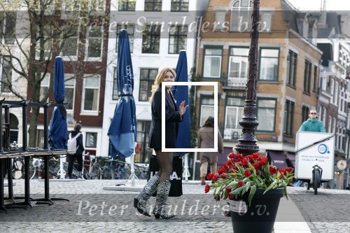 Amsterdam 20 april 2023
Prinses Eloise van Oranje onderweg naar feestje van blad de Linda in een cafe in het centrum van Amsterdam waar een bier gepresenteerd wordt.