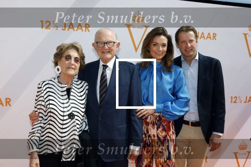 Valkenburg 30 april 2023
12.5 jaar musical soldaat van Oranje .
Prinses Margriet en Mr Pieter v Vollenhoven samen met Prins Floris en Prinses Aimee
