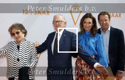 Valkenburg 30 april 2023
12.5 jaar musical soldaat van Oranje .
Prinses Margriet en Mr Pieter v Vollenhoven samen met Prins Floris en Prinses Aimee