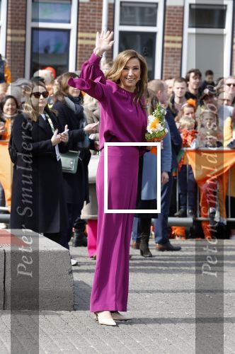 Rotterdam 27 april 2023
Koningsdag 2023 in Rotterdam met aanwezig Koning Willem Alexander, KoninginMaxima ,Prinses Amalia, Prinses Ariane ,Prins Constantijn ,Prinses Laurentien ,Prins Maurits ,Prinses Marilene ,Prins Bernhard ,Prinses Annette ,Prins Floris ,Prinses Aimee ,Prins Pieter Christiaan, en Prinses Anita .
Burgemeester Aboutaleb is de gastheer.