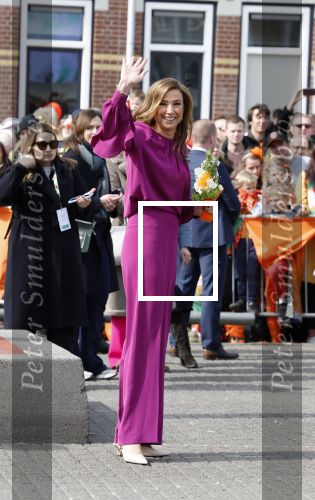 Rotterdam 27 april 2023
Koningsdag 2023 in Rotterdam met aanwezig Koning Willem Alexander, KoninginMaxima ,Prinses Amalia, Prinses Ariane ,Prins Constantijn ,Prinses Laurentien ,Prins Maurits ,Prinses Marilene ,Prins Bernhard ,Prinses Annette ,Prins Floris ,Prinses Aimee ,Prins Pieter Christiaan, en Prinses Anita .
Burgemeester Aboutaleb is de gastheer.