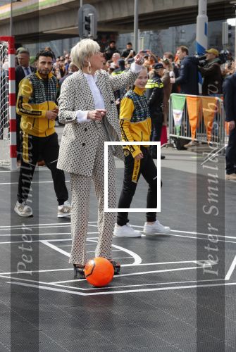 Rotterdam 27 april 2023
Koningsdag 2023 in Rotterdam met aanwezig Koning Willem Alexander, KoninginMaxima ,Prinses Amalia, Prinses Ariane ,Prins Constantijn ,Prinses Laurentien ,Prins Maurits ,Prinses Marilene ,Prins Bernhard ,Prinses Annette ,Prins Floris ,Prinses Aimee ,Prins Pieter Christiaan, en Prinses Anita .
Burgemeester Aboutaleb is de gastheer.  De Royals gaan voetballen bij Touzani