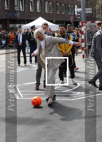 Rotterdam 27 april 2023
Koningsdag 2023 in Rotterdam met aanwezig Koning Willem Alexander, KoninginMaxima ,Prinses Amalia, Prinses Ariane ,Prins Constantijn ,Prinses Laurentien ,Prins Maurits ,Prinses Marilene ,Prins Bernhard ,Prinses Annette ,Prins Floris ,Prinses Aimee ,Prins Pieter Christiaan, en Prinses Anita .
Burgemeester Aboutaleb is de gastheer.  De Royals gaan voetballen bij Touzani