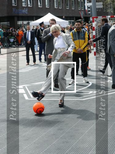 Rotterdam 27 april 2023
Koningsdag 2023 in Rotterdam met aanwezig Koning Willem Alexander, KoninginMaxima ,Prinses Amalia, Prinses Ariane ,Prins Constantijn ,Prinses Laurentien ,Prins Maurits ,Prinses Marilene ,Prins Bernhard ,Prinses Annette ,Prins Floris ,Prinses Aimee ,Prins Pieter Christiaan, en Prinses Anita .
Burgemeester Aboutaleb is de gastheer.  De Royals gaan voetballen bij Touzani
