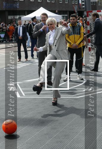 Rotterdam 27 april 2023
Koningsdag 2023 in Rotterdam met aanwezig Koning Willem Alexander, KoninginMaxima ,Prinses Amalia, Prinses Ariane ,Prins Constantijn ,Prinses Laurentien ,Prins Maurits ,Prinses Marilene ,Prins Bernhard ,Prinses Annette ,Prins Floris ,Prinses Aimee ,Prins Pieter Christiaan, en Prinses Anita .
Burgemeester Aboutaleb is de gastheer.  De Royals gaan voetballen bij Touzani