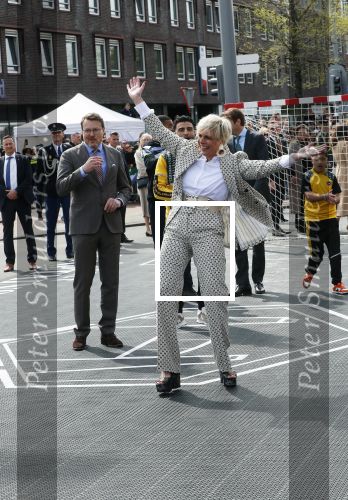 Rotterdam 27 april 2023
Koningsdag 2023 in Rotterdam met aanwezig Koning Willem Alexander, KoninginMaxima ,Prinses Amalia, Prinses Ariane ,Prins Constantijn ,Prinses Laurentien ,Prins Maurits ,Prinses Marilene ,Prins Bernhard ,Prinses Annette ,Prins Floris ,Prinses Aimee ,Prins Pieter Christiaan, en Prinses Anita .
Burgemeester Aboutaleb is de gastheer.  De Royals gaan voetballen bij Touzani