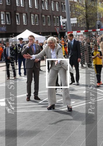 Rotterdam 27 april 2023
Koningsdag 2023 in Rotterdam met aanwezig Koning Willem Alexander, KoninginMaxima ,Prinses Amalia, Prinses Ariane ,Prins Constantijn ,Prinses Laurentien ,Prins Maurits ,Prinses Marilene ,Prins Bernhard ,Prinses Annette ,Prins Floris ,Prinses Aimee ,Prins Pieter Christiaan, en Prinses Anita .
Burgemeester Aboutaleb is de gastheer.  De Royals gaan voetballen bij Touzani