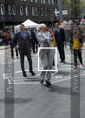 Rotterdam 27 april 2023
Koningsdag 2023 in Rotterdam met aanwezig Koning Willem Alexander, KoninginMaxima ,Prinses Amalia, Prinses Ariane ,Prins Constantijn ,Prinses Laurentien ,Prins Maurits ,Prinses Marilene ,Prins Bernhard ,Prinses Annette ,Prins Floris ,Prinses Aimee ,Prins Pieter Christiaan, en Prinses Anita .
Burgemeester Aboutaleb is de gastheer.  De Royals gaan voetballen bij Touzani