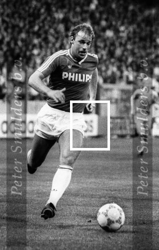 Eindhoven, 13 Mei 1989
PSV-Haarlem, eindstand 3-0
PSV voor de vierde maal achter elkaar Landskampioen
Rene v d Gijp