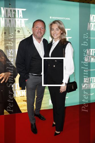 Amsterdam 17 april 2023
Premiere Mafia mama in pathe Arena.
Robert Leroy met vriendin Jamie