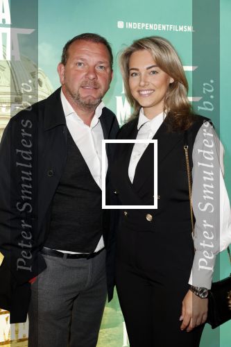 Amsterdam 17 april 2023
Premiere Mafia mama in pathe Arena.
Robert Leroy met vriendin Jamie