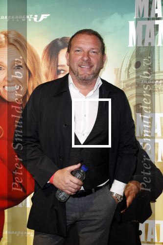 Amsterdam 17 april 2023
Premiere Mafia mama in pathe Arena.
Robert Leroy met vriendin Jamie