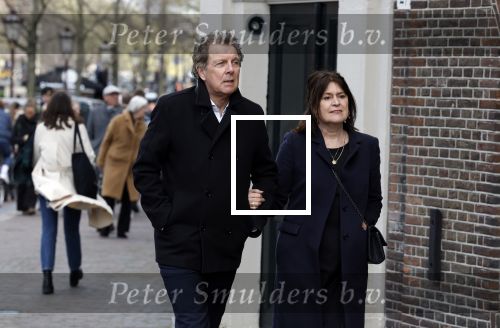 Amsterdam 15 april 2023
Herdenkingstdienst vooraf aan de begrafenis van Huub Oosterhuis in de Westertoren . Daarna gingen ze met de boot naar begraafplaats Zorgvlied. Robert ten Brink met zijn vrouw