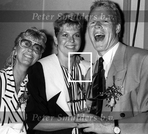 Eindhoven, 26 Mei 1988
PSV Europees Kampioen Seizoen 1987-1988
Vliegveld-Gemeentehuis
Ronald Koeman-Bartina Koeman en Willeke Alberti
