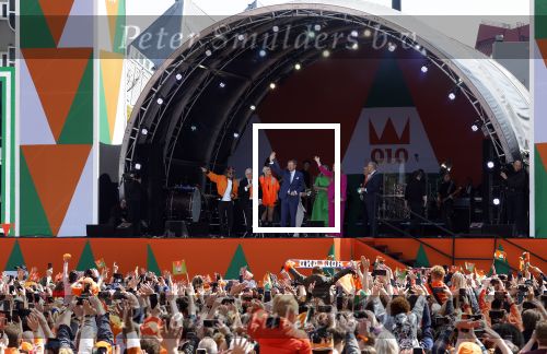 Rotterdam 27 april 2023
Koningsdag 2023 in Rotterdam met aanwezig Koning Willem Alexander, KoninginMaxima ,Prinses Amalia, Prinses Ariane ,Prins Constantijn ,Prinses Laurentien ,Prins Maurits ,Prinses Marilene ,Prins Bernhard ,Prinses Annette ,Prins Floris ,Prinses Aimee ,Prins Pieter Christiaan, en Prinses Anita .
Burgemeester Aboutaleb is de gastheer. Optreden van Lee Towers Davina Michelle en Ronnie Flex.