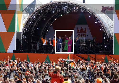 Rotterdam 27 april 2023
Koningsdag 2023 in Rotterdam met aanwezig Koning Willem Alexander, KoninginMaxima ,Prinses Amalia, Prinses Ariane ,Prins Constantijn ,Prinses Laurentien ,Prins Maurits ,Prinses Marilene ,Prins Bernhard ,Prinses Annette ,Prins Floris ,Prinses Aimee ,Prins Pieter Christiaan, en Prinses Anita .
Burgemeester Aboutaleb is de gastheer. Optreden van Lee Towers Davina Michelle en Ronnie Flex.