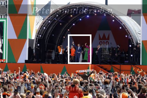 Rotterdam 27 april 2023
Koningsdag 2023 in Rotterdam met aanwezig Koning Willem Alexander, KoninginMaxima ,Prinses Amalia, Prinses Ariane ,Prins Constantijn ,Prinses Laurentien ,Prins Maurits ,Prinses Marilene ,Prins Bernhard ,Prinses Annette ,Prins Floris ,Prinses Aimee ,Prins Pieter Christiaan, en Prinses Anita .
Burgemeester Aboutaleb is de gastheer. Optreden van Lee Towers Davina Michelle en Ronnie Flex.