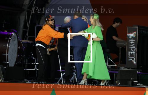 Rotterdam 27 april 2023
Koningsdag 2023 in Rotterdam met aanwezig Koning Willem Alexander, KoninginMaxima ,Prinses Amalia, Prinses Ariane ,Prins Constantijn ,Prinses Laurentien ,Prins Maurits ,Prinses Marilene ,Prins Bernhard ,Prinses Annette ,Prins Floris ,Prinses Aimee ,Prins Pieter Christiaan, en Prinses Anita .
Burgemeester Aboutaleb is de gastheer. Optreden van Lee Towers Davina Michelle en Ronnie Flex.