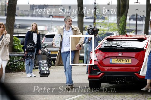 Amsterdam 5 en 6 mei 2023
Ruud de Wild en Olcay Gulsen zijn hun huis aan het verbouwen en zijn nog opnames aan het maken voor hun documentaire. Ook zus Dolshe Gulsen is erbij.