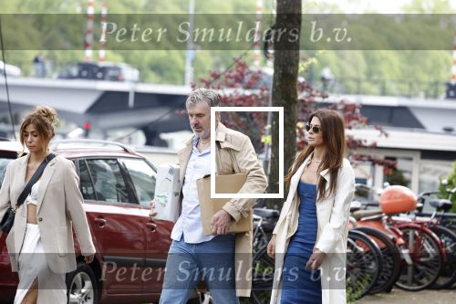 Amsterdam 5 en 6 mei 2023
Ruud de Wild en Olcay Gulsen zijn hun huis aan het verbouwen en zijn nog opnames aan het maken voor hun documentaire. Ook zus Dolshe Gulsen is erbij.