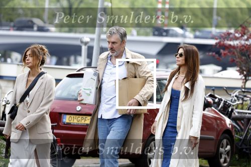 Amsterdam 5 en 6 mei 2023
Ruud de Wild en Olcay Gulsen zijn hun huis aan het verbouwen en zijn nog opnames aan het maken voor hun documentaire. Ook zus Dolshe Gulsen is erbij.