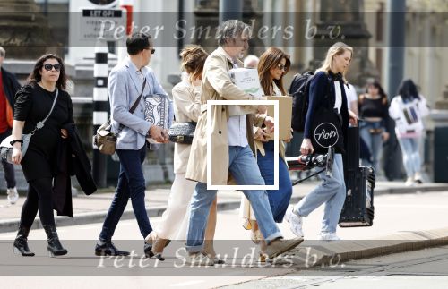 Amsterdam 5 en 6 mei 2023
Ruud de Wild en Olcay Gulsen zijn hun huis aan het verbouwen en zijn nog opnames aan het maken voor hun documentaire. Ook zus Dolshe Gulsen is erbij.