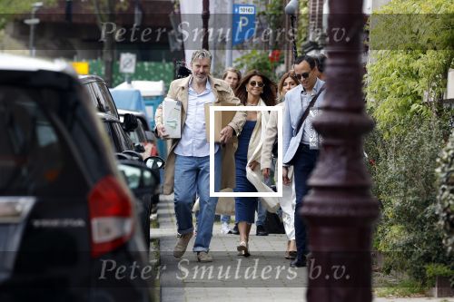 Amsterdam 5 en 6 mei 2023
Ruud de Wild en Olcay Gulsen zijn hun huis aan het verbouwen en zijn nog opnames aan het maken voor hun documentaire. Ook zus Dolshe Gulsen is erbij.