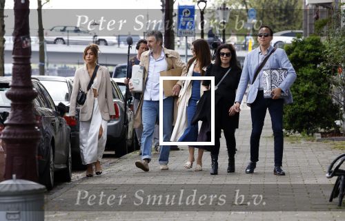 Amsterdam 5 en 6 mei 2023
Ruud de Wild en Olcay Gulsen zijn hun huis aan het verbouwen en zijn nog opnames aan het maken voor hun documentaire. Ook zus Dolshe Gulsen is erbij.