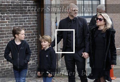 Amsterdam 15 april 2023
Herdenkingstdienst vooraf aan de begrafenis van Huub Oosterhuis in de Westertoren . Daarna gingen ze met de boot naar begraafplaats Zorgvlied. Sander v Eeden met vrouw en kinderen . Sander is de ex man van Trijntje