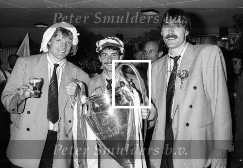Eindhoven, 26 Mei 1988
PSV Europees Kampioen Seizoen 1987-1988
Vliegveld-Gemeentehuis
Soren Lerby-Jan Heintze-Ivan Nielsen