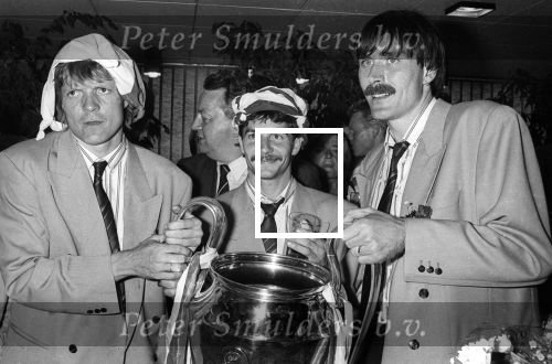 Eindhoven, 26 Mei 1988
PSV Europees Kampioen Seizoen 1987-1988
Vliegveld-Gemeentehuis
Soren Lerby-Jan Heintze-Ivan Nielsen