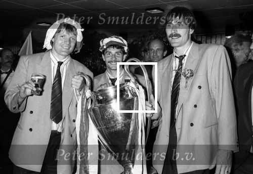 Eindhoven, 26 Mei 1988
PSV Europees Kampioen Seizoen 1987-1988
Vliegveld-Gemeentehuis
Soren Lerby-Jan Heintze-Ivan Nielsen