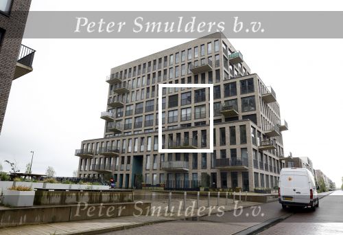 Amsterdam 12 en 13 mei 2023
Rob kemps verlaat het appartement van zijn nieuwe vriendin Stephanie Klaver.