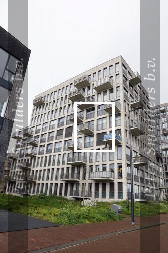 Amsterdam 12 en 13 mei 2023
Rob kemps verlaat het appartement van zijn nieuwe vriendin Stephanie Klaver.