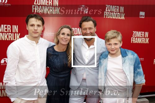 Amsterdam 24 april 2023
Premiere Zomer in Frankrijk in het ketelhuis met in de hoofdrollen oa Jasmine Sendar , Jan Kooijman , Fockeline Ouwerkerk Tjebbo Gerritsma en Marc de Cloe .
Tjebbo Gerritsma met partner en kinderen