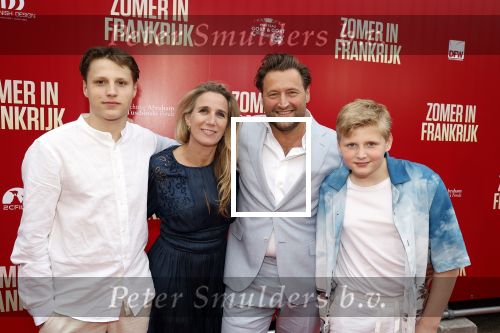 Amsterdam 24 april 2023
Premiere Zomer in Frankrijk in het ketelhuis met in de hoofdrollen oa Jasmine Sendar , Jan Kooijman , Fockeline Ouwerkerk Tjebbo Gerritsma en Marc de Cloe .
Tjebbo Gerritsma met partner en kinderen