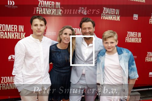Amsterdam 24 april 2023
Premiere Zomer in Frankrijk in het ketelhuis met in de hoofdrollen oa Jasmine Sendar , Jan Kooijman , Fockeline Ouwerkerk Tjebbo Gerritsma en Marc de Cloe .
Tjebbo Gerritsma met partner en kinderen