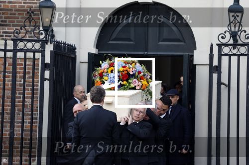 Amsterdam 15 april 2023
Herdenkingstdienst vooraf aan de begrafenis van Huub Oosterhuis in de Westertoren . Daarna gingen ze met de boot naar begraafplaats Zorgvlied.
Aanwezig oa Trijntje Oosterhuis met kinderen en partner Alvin Lewis , Tjeerd Oosterhuis en vrouw Edsilia Rombley met kinderen en moeder en de partner van Huub Oosterhuis