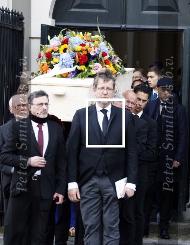 Amsterdam 15 april 2023
Herdenkingstdienst vooraf aan de begrafenis van Huub Oosterhuis in de Westertoren . Daarna gingen ze met de boot naar begraafplaats Zorgvlied.
Aanwezig oa Trijntje Oosterhuis met kinderen en partner Alvin Lewis , Tjeerd Oosterhuis en vrouw Edsilia Rombley met kinderen en moeder en de partner van Huub Oosterhuis