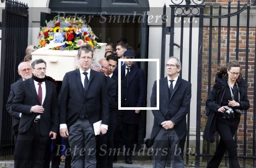 Amsterdam 15 april 2023
Herdenkingstdienst vooraf aan de begrafenis van Huub Oosterhuis in de Westertoren . Daarna gingen ze met de boot naar begraafplaats Zorgvlied.
Aanwezig oa Trijntje Oosterhuis met kinderen en partner Alvin Lewis , Tjeerd Oosterhuis en vrouw Edsilia Rombley met kinderen en moeder en de partner van Huub Oosterhuis